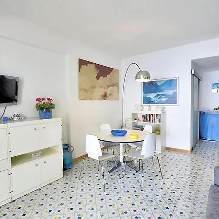 Sleeps 7 Air Con Wifi