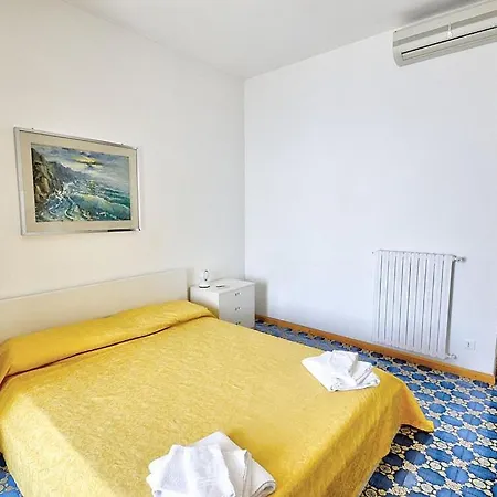 Sleeps 7 Air Con Wifi