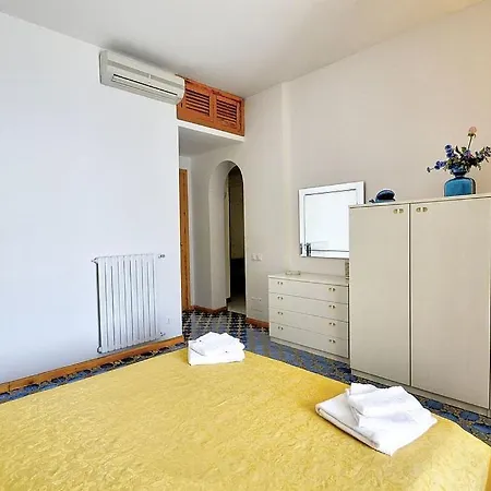 Sleeps 7 Air Con Wifi